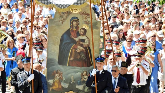 Koronacja obrazu Matki Bożej Różańcowej, Pani Andrychowskiej, papieskimi koronami
