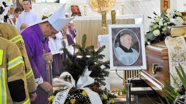Janowice pożegnały swojego pierwszego proboszcza – ks. kan. Eugeniusza Stopkę.