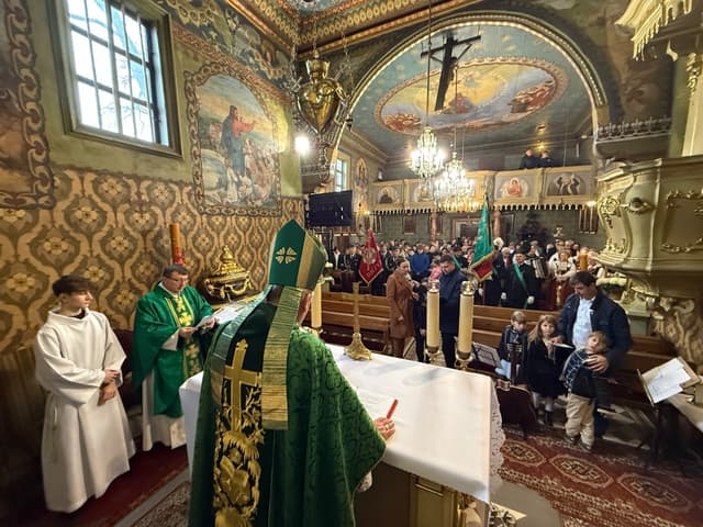 Wizytacja w Porębie Wielkiej