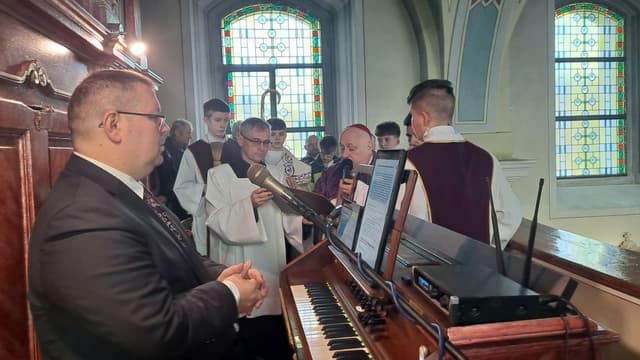 Obrzęd wybudzenia organów w Zebrzydowicach