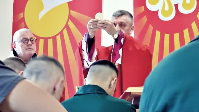 Jubileusz Więźniów. Biskup modlił się z osadzonymi w Zakładzie Karnym w Cieszynie