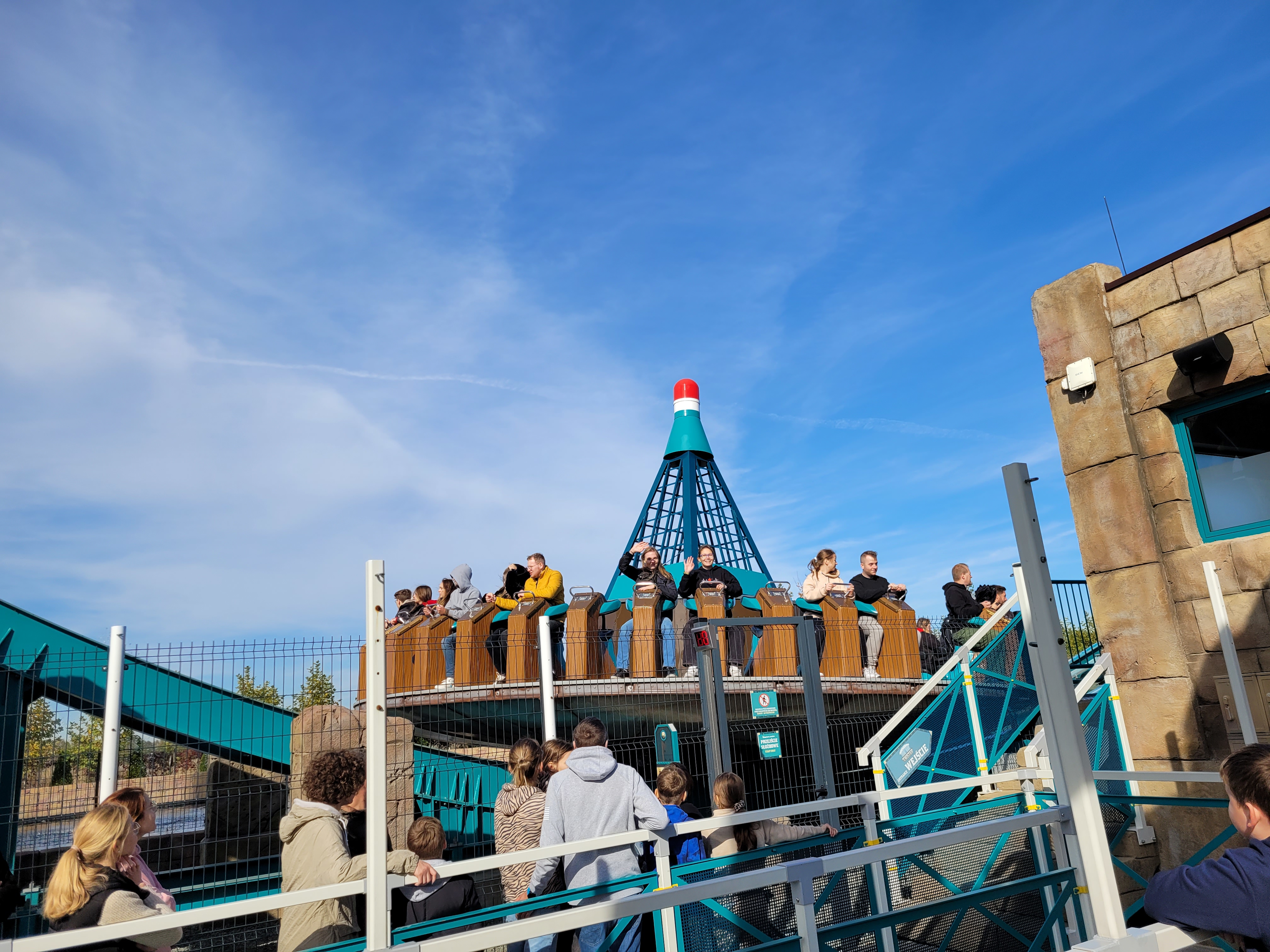 Wycieczka do Energylandii - Parafia Jawiszowice św. Marcina Bpa