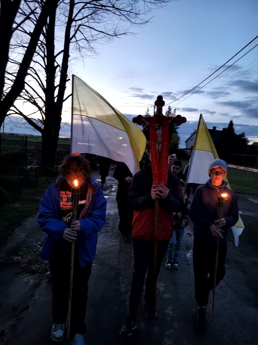 Droga światła ze św. Janem Pawłem II - Parafia Jawiszowice św. Marcina Bp.