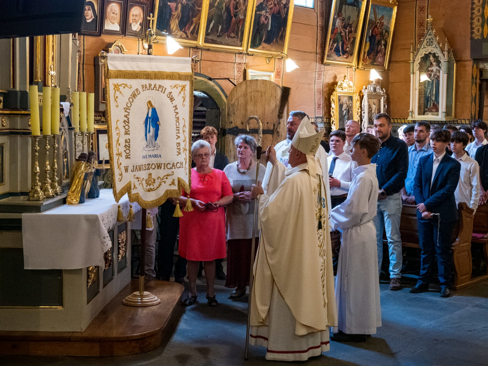 Poświęcenie chorągwi Róż Żywego Różańca