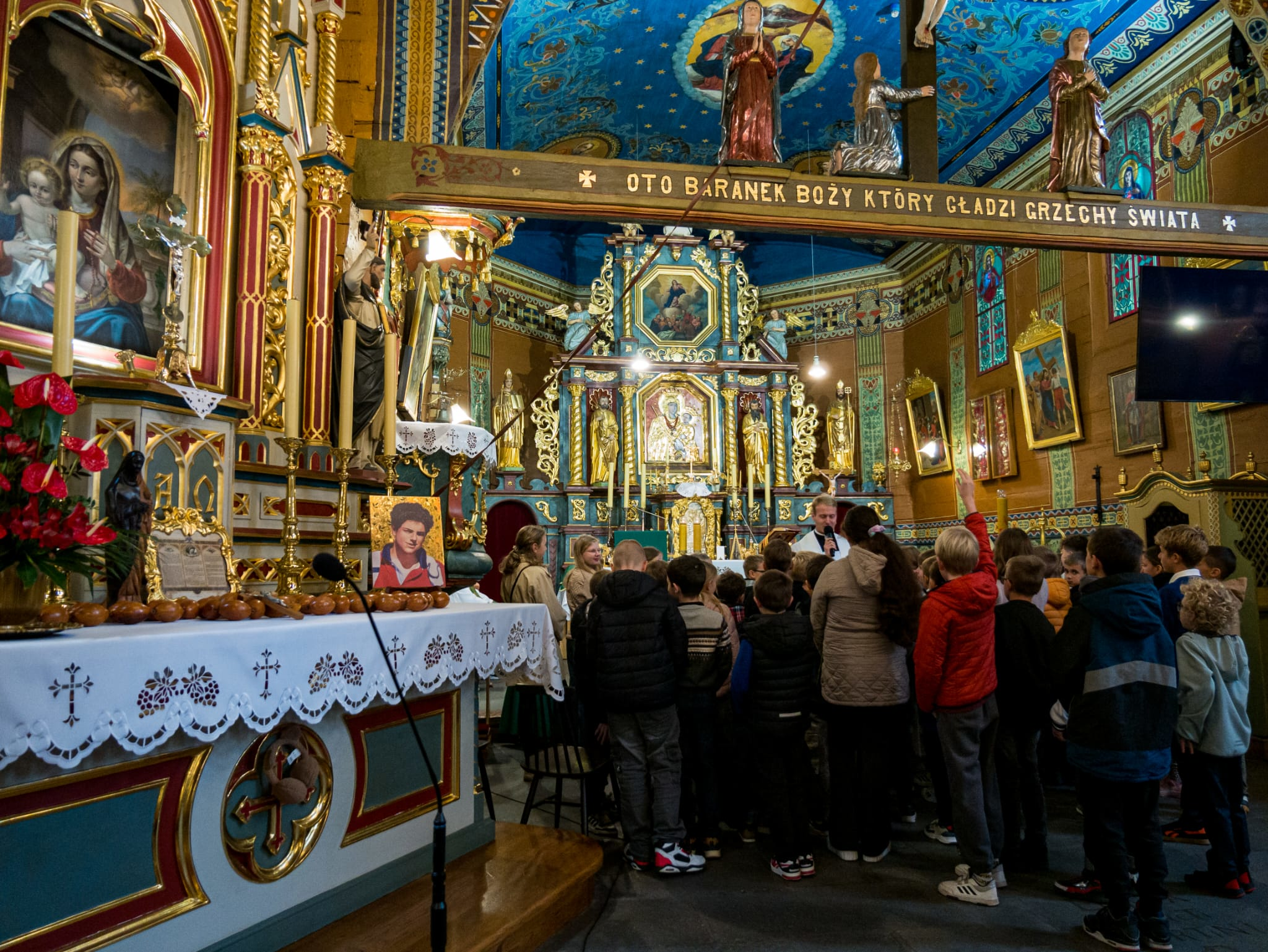 Poświęcenie różańców dla dzieci pierwszokomunijnych