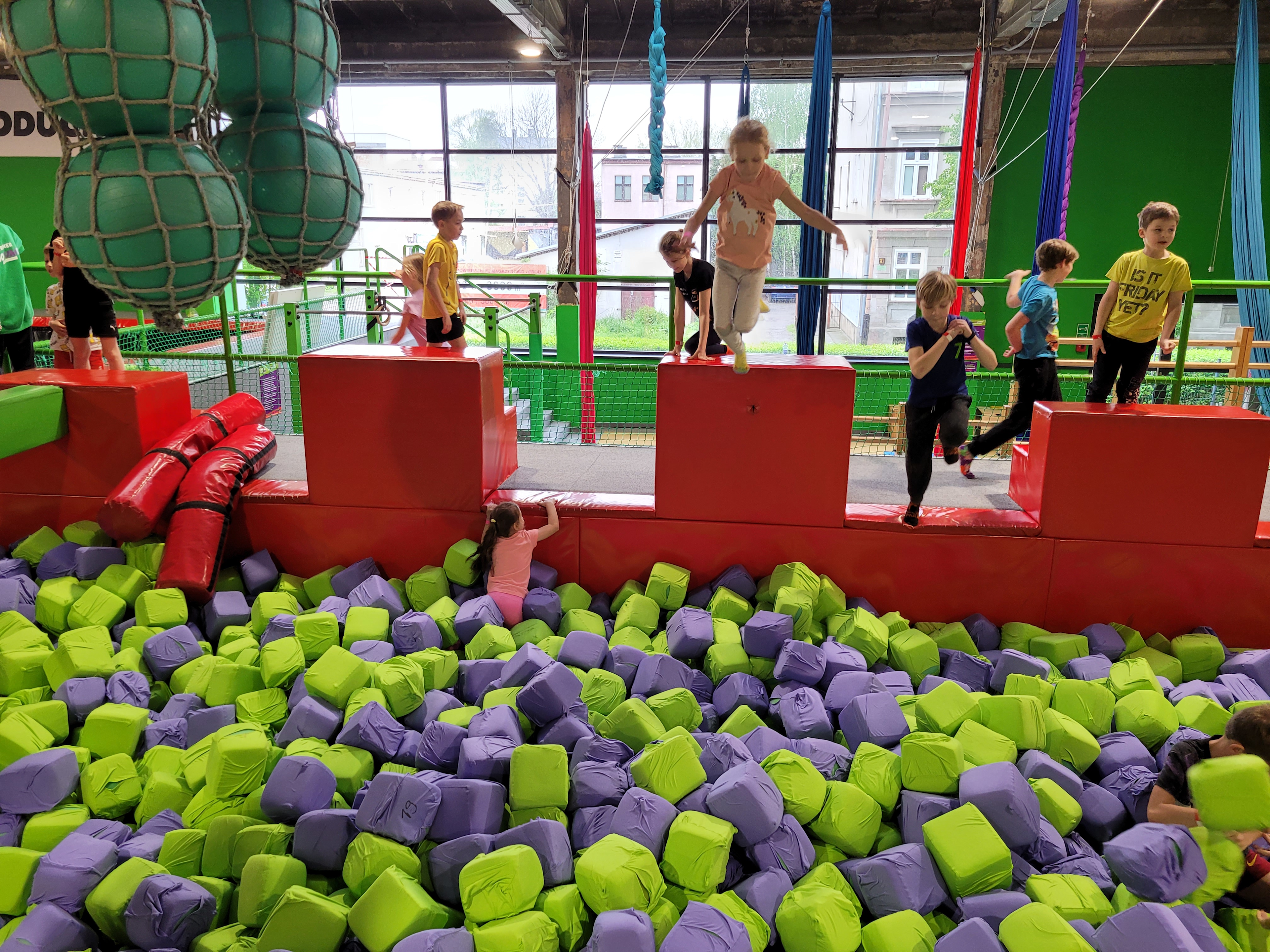 Wycieczka do GOjump Parku Trampolin - Parafia Jawiszowice św. Marcina Bp.