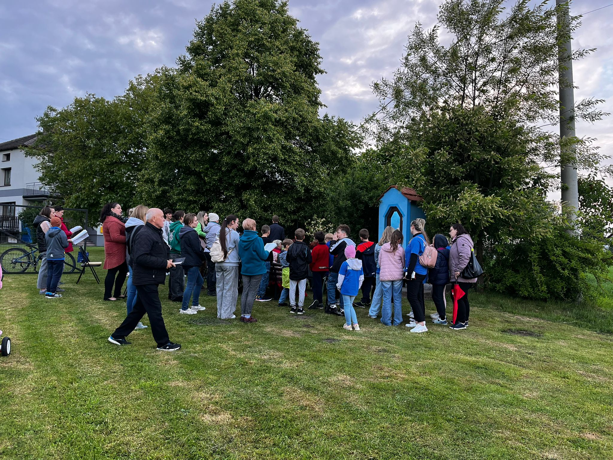 W Dniu Matki dzieci i młodzież przy Matce Bożej - Parafia Jawiszowice św. Marcina Bpa