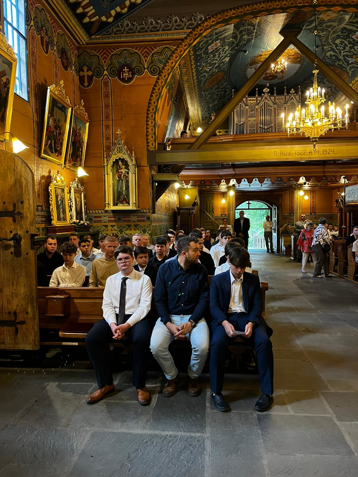 Sakrament bierzmowania pod przewodnictwem bp. Piotra Gregera - Parafia Jawiszowice św. Marcina Bpa