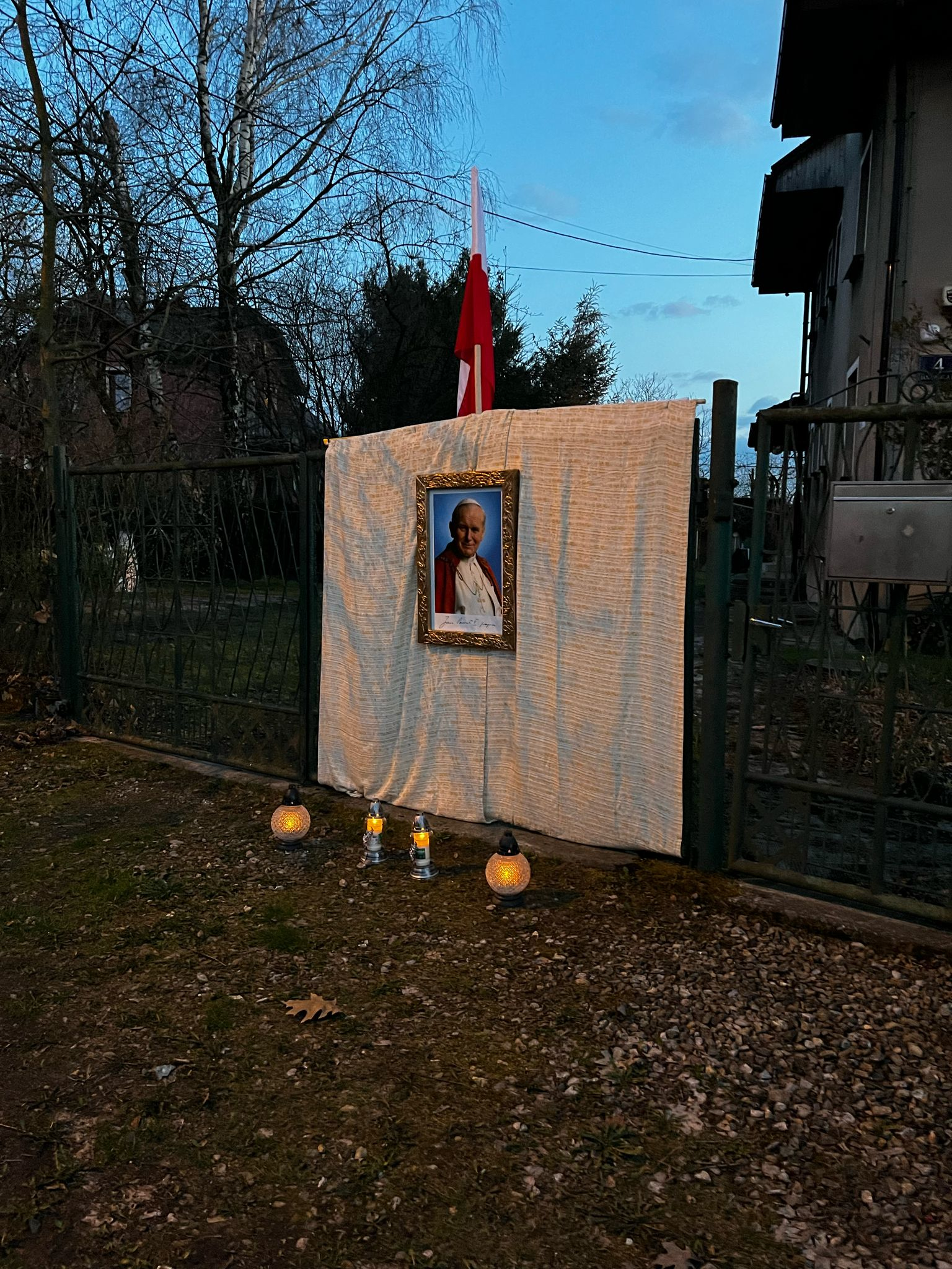 Droga krzyżowa ze św. Janem Pawłem II - Parafia Jawiszowice św. Marcina Bpa