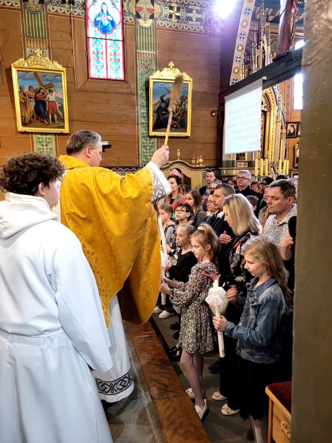 Poświęcenie świec i świadectwo Rodziców - Parafia Jawiszowice pw. Marcina Bp.