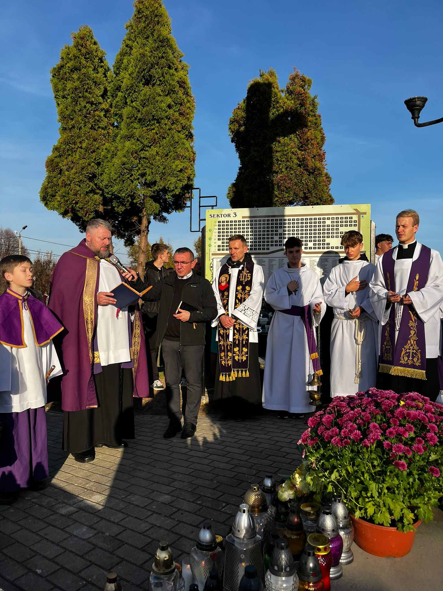 Procesja w Uroczystość Wszystkich Świętych - Parafia Jawiszowice św. Marcina Bpa