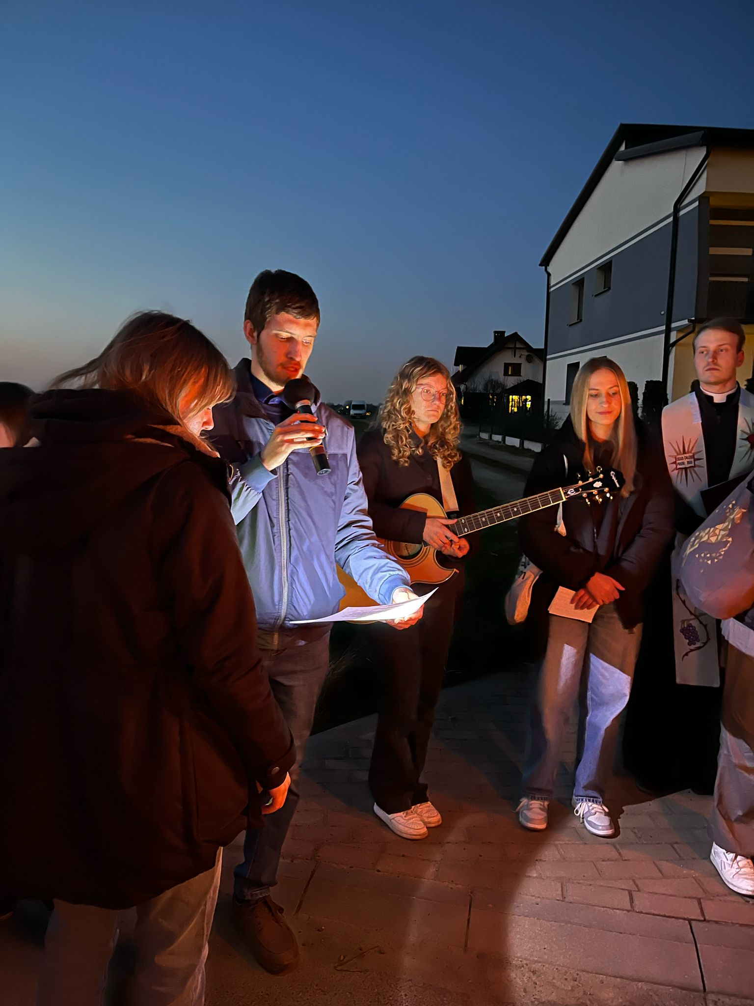 Droga krzyżowa ze św. Janem Pawłem II - Parafia Jawiszowice św. Marcina Bpa