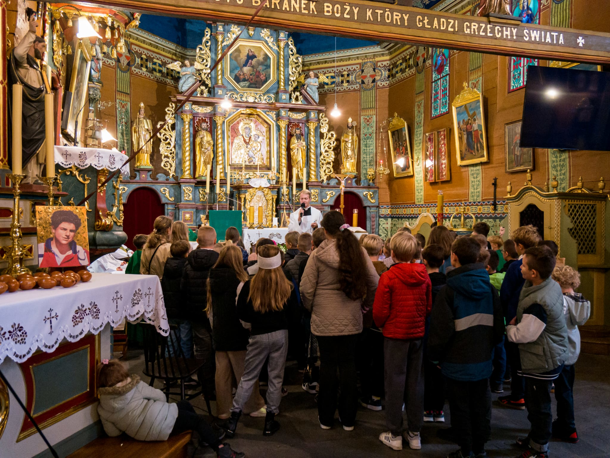 Poświęcenie różańców dla dzieci pierwszokomunijnych