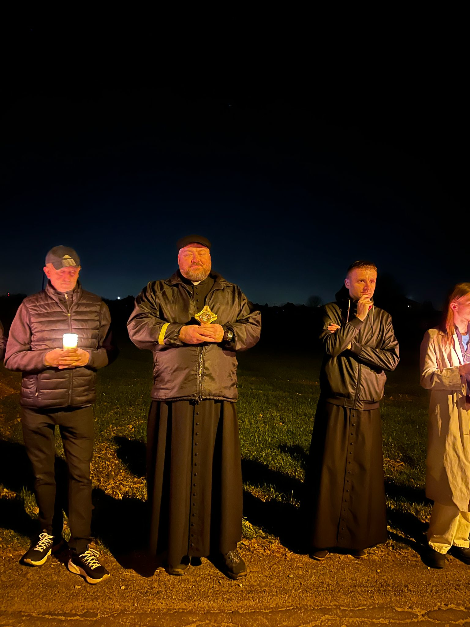 Droga krzyżowa ze św. Janem Pawłem II - Parafia Jawiszowice św. Marcina Bpa