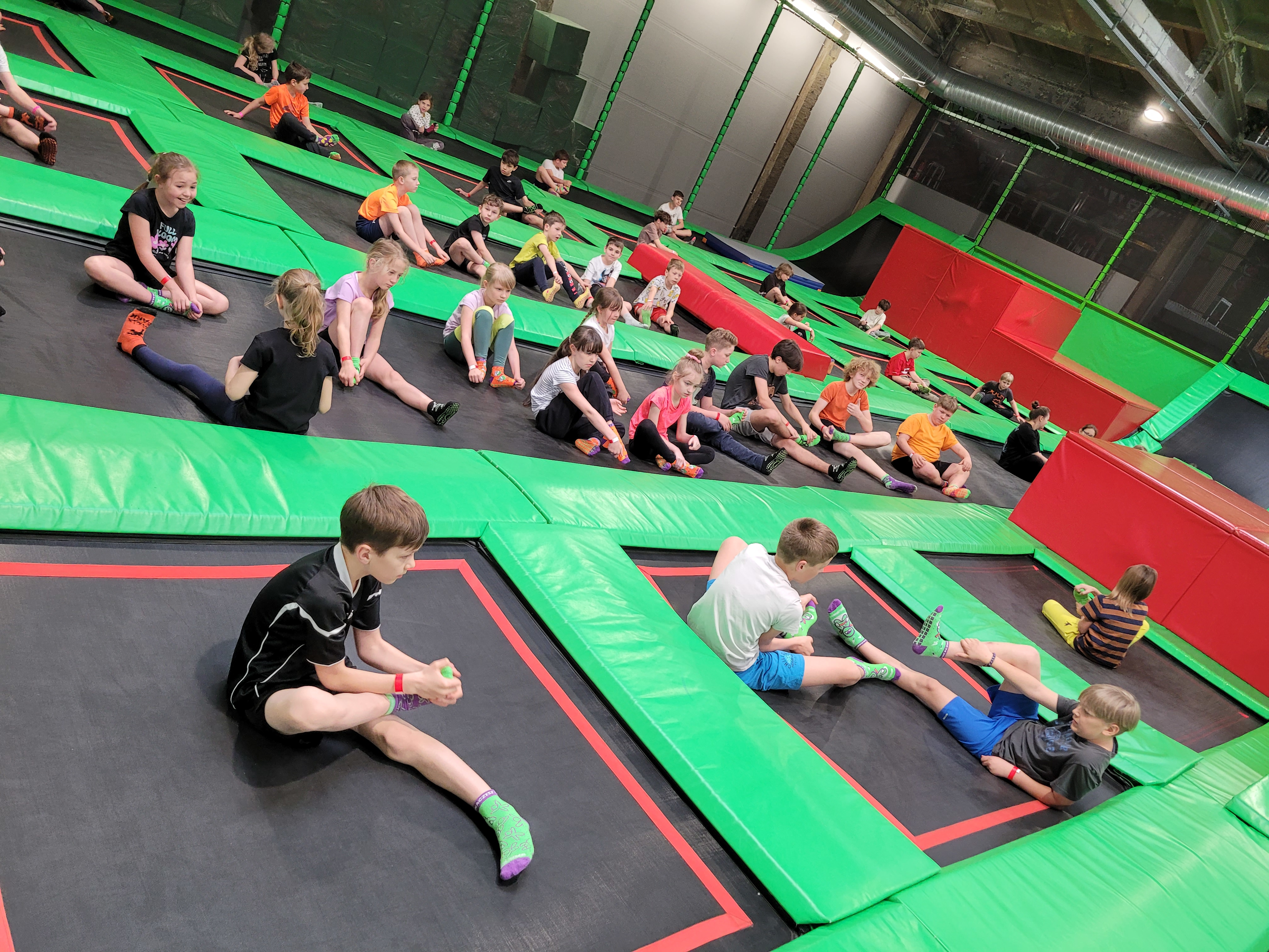 Wycieczka do GOjump Parku Trampolin - Parafia Jawiszowice św. Marcina Bp.