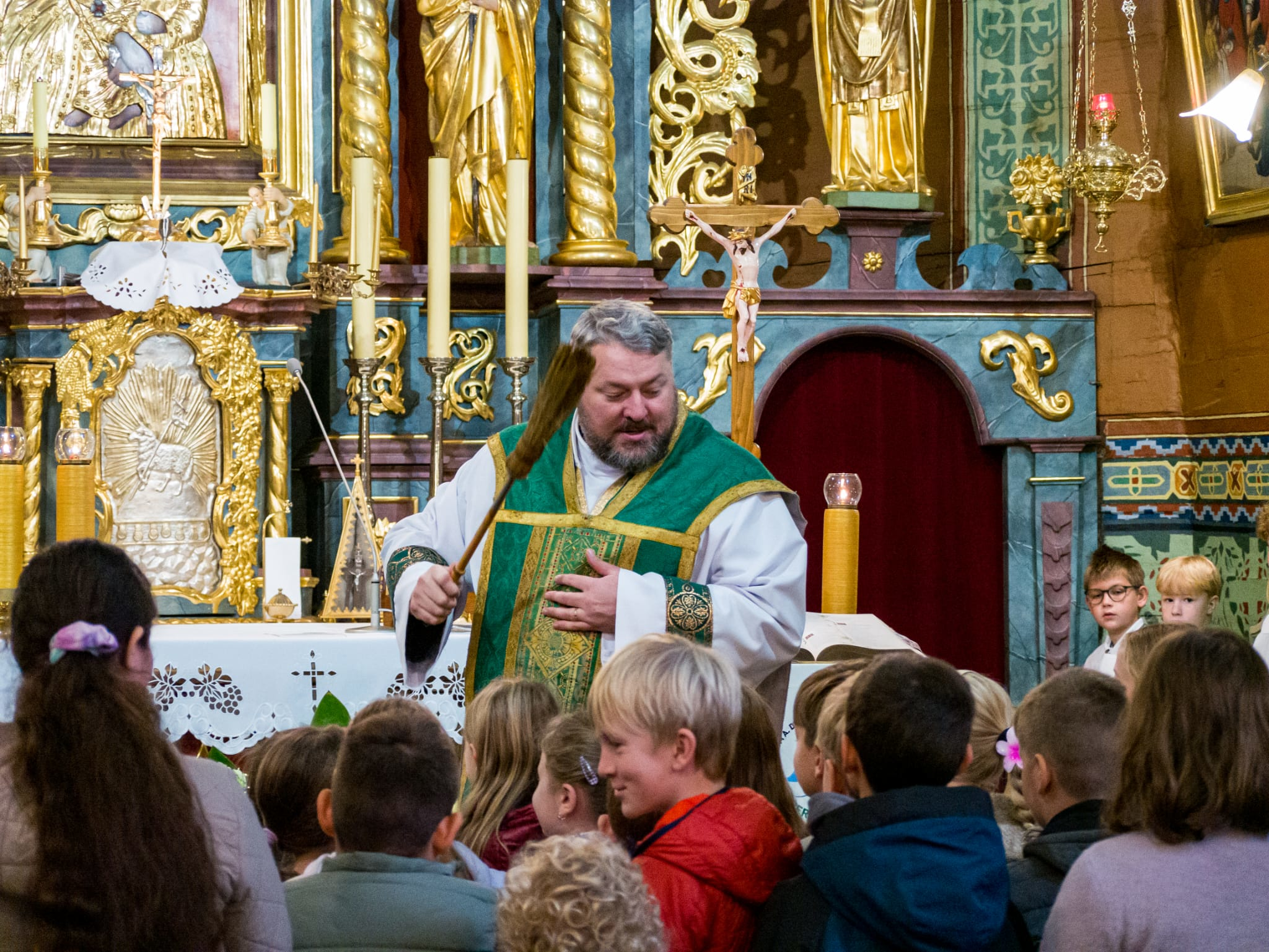 Poświęcenie różańców dla dzieci pierwszokomunijnych