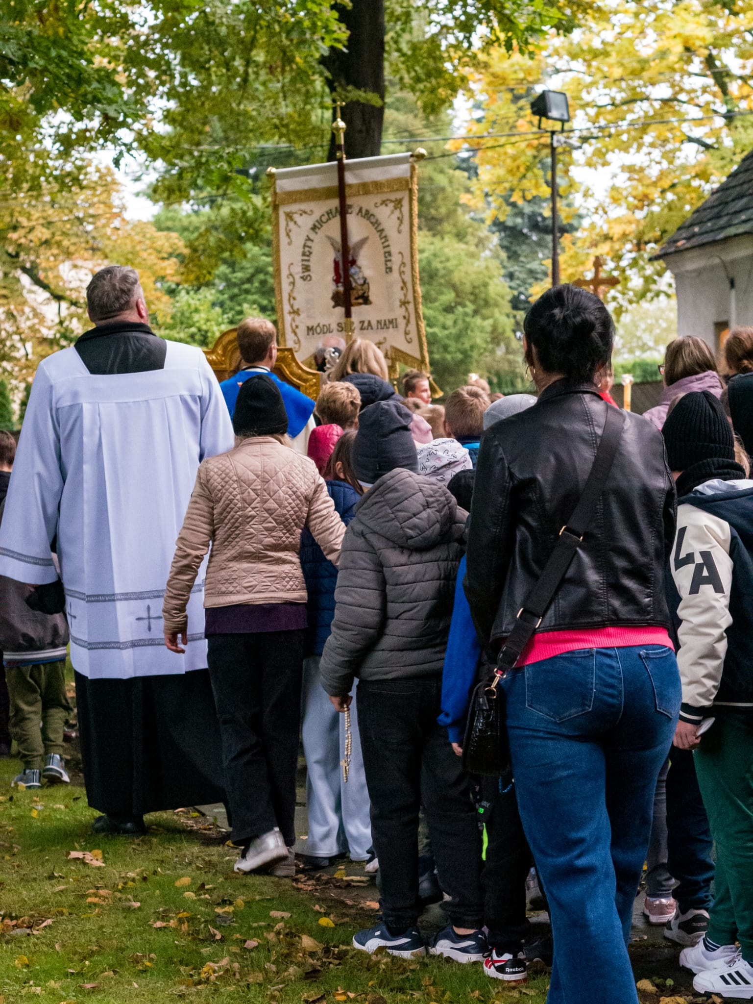 Procesja różańcowa - Parafia Jawiszowice św. Marcina Bpa
