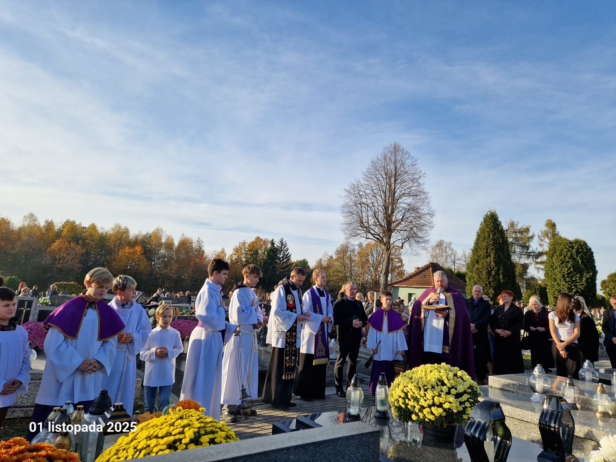 Procesja w Uroczystość Wszystkich Świętych - Parafia Jawiszowice św. Marcina Bpa