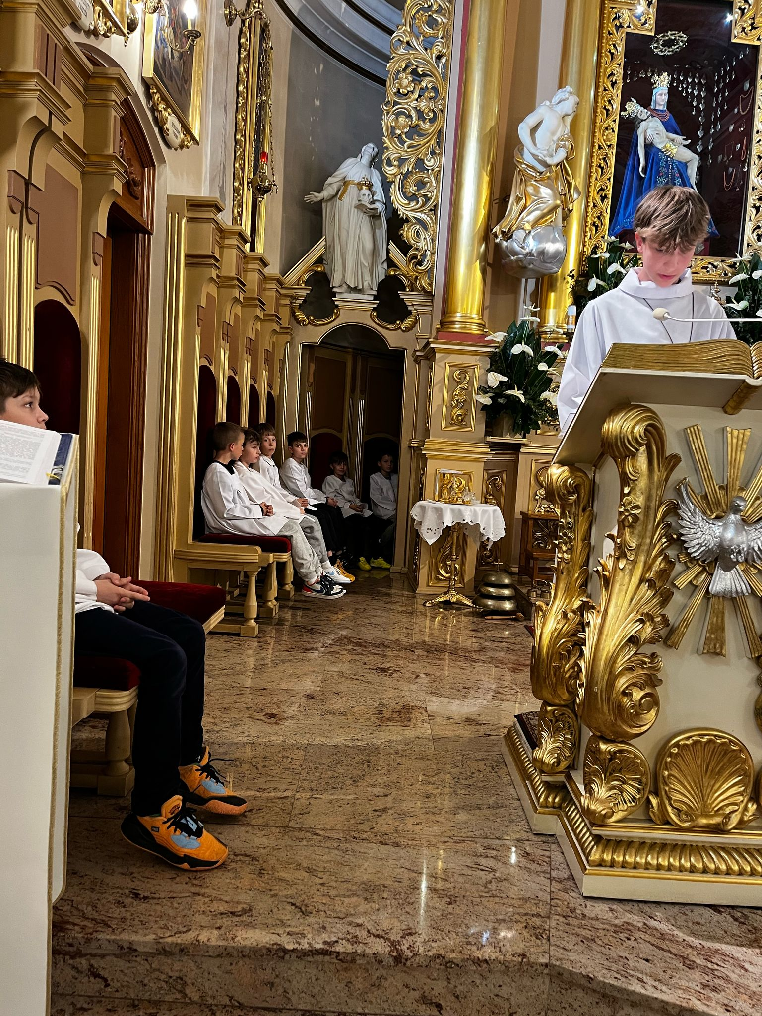 Pielgrzymka do Kościoła Jubileuszowego w Hałcnowie i GOjump - Parafia Jawiszowice św. Marcina Bpa