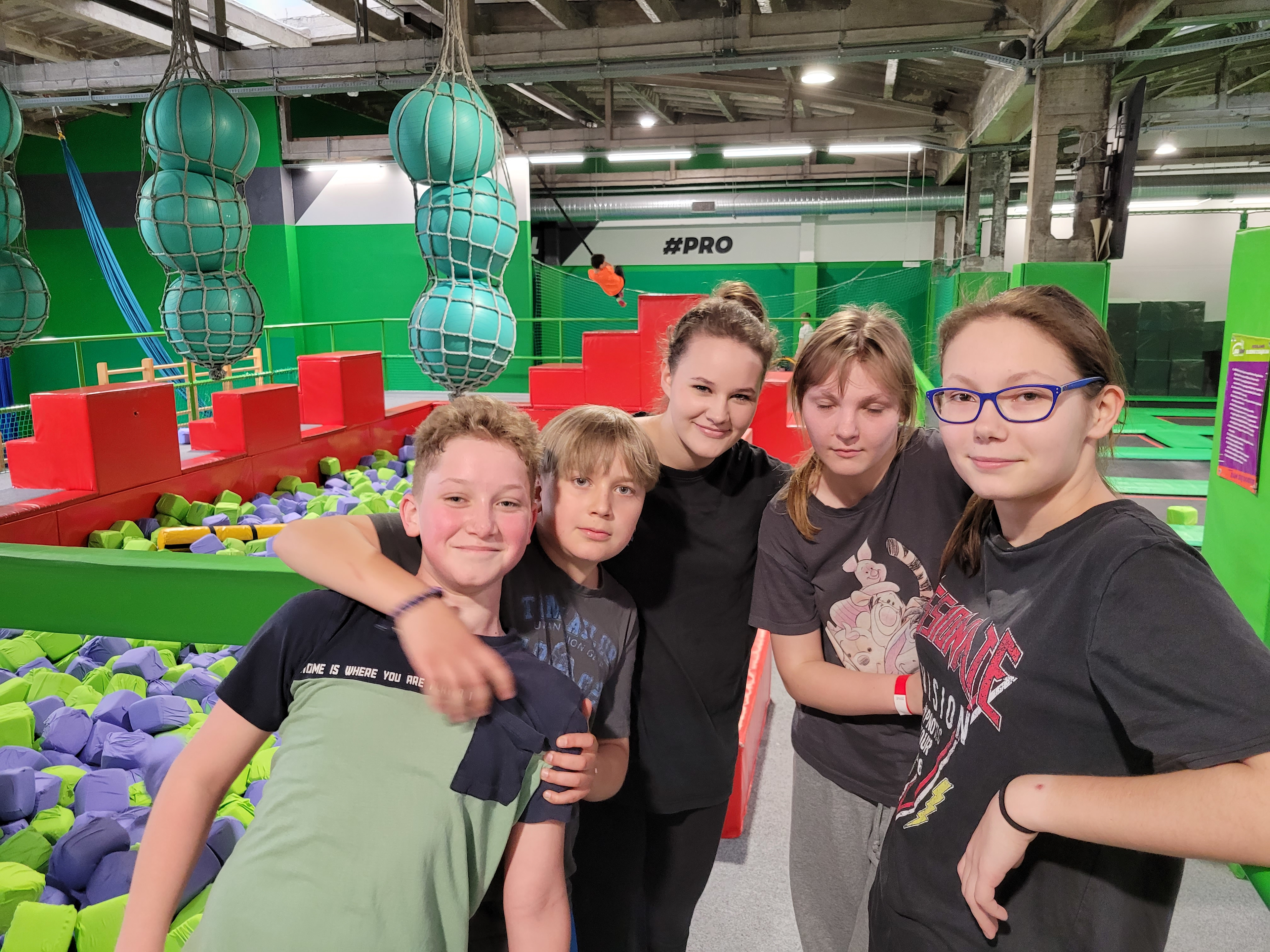 Wycieczka do GOjump Parku Trampolin - Parafia Jawiszowice św. Marcina Bp.