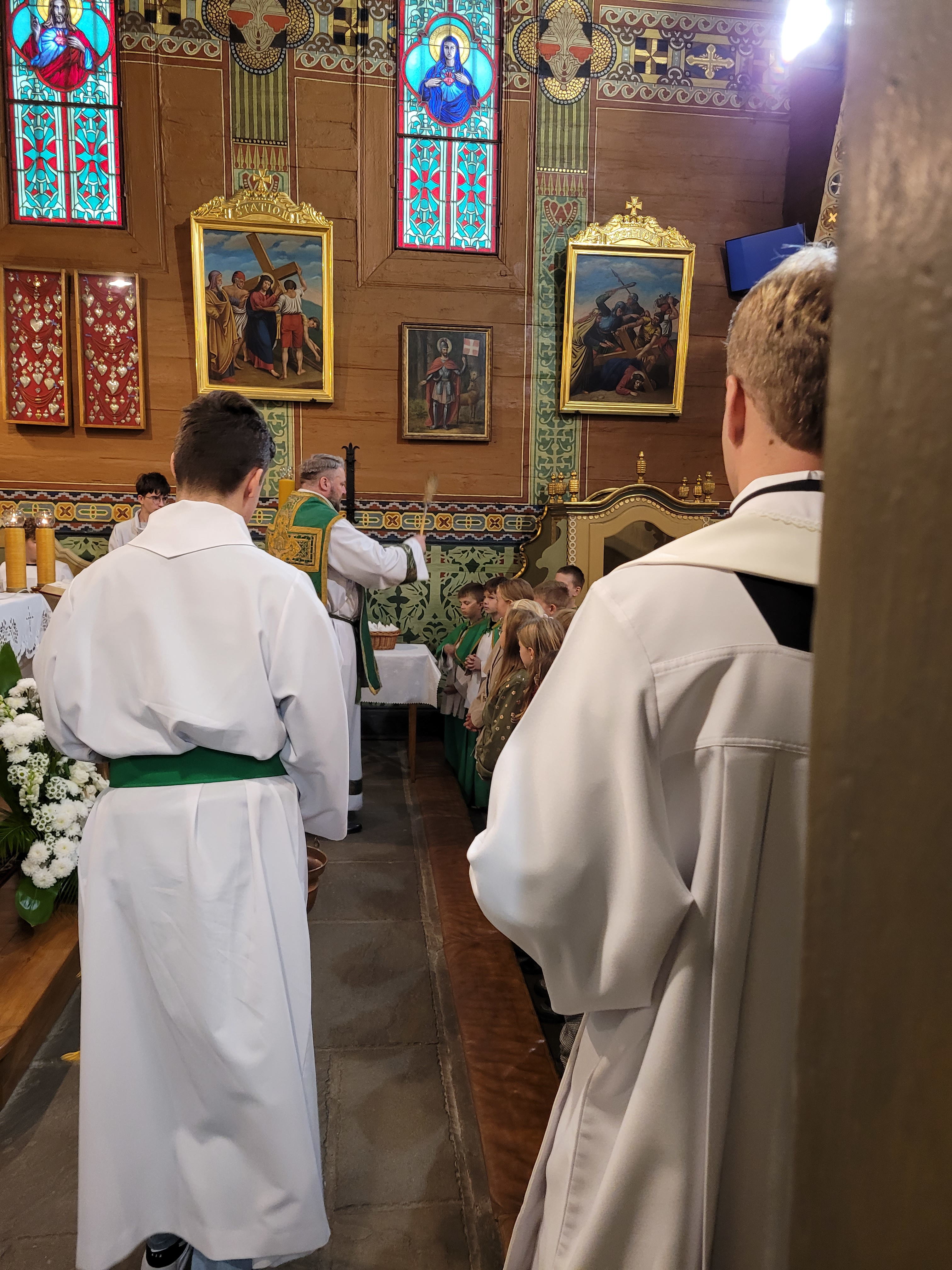 Poświęcenie różańców dla dzieci pierwszokomunijnych