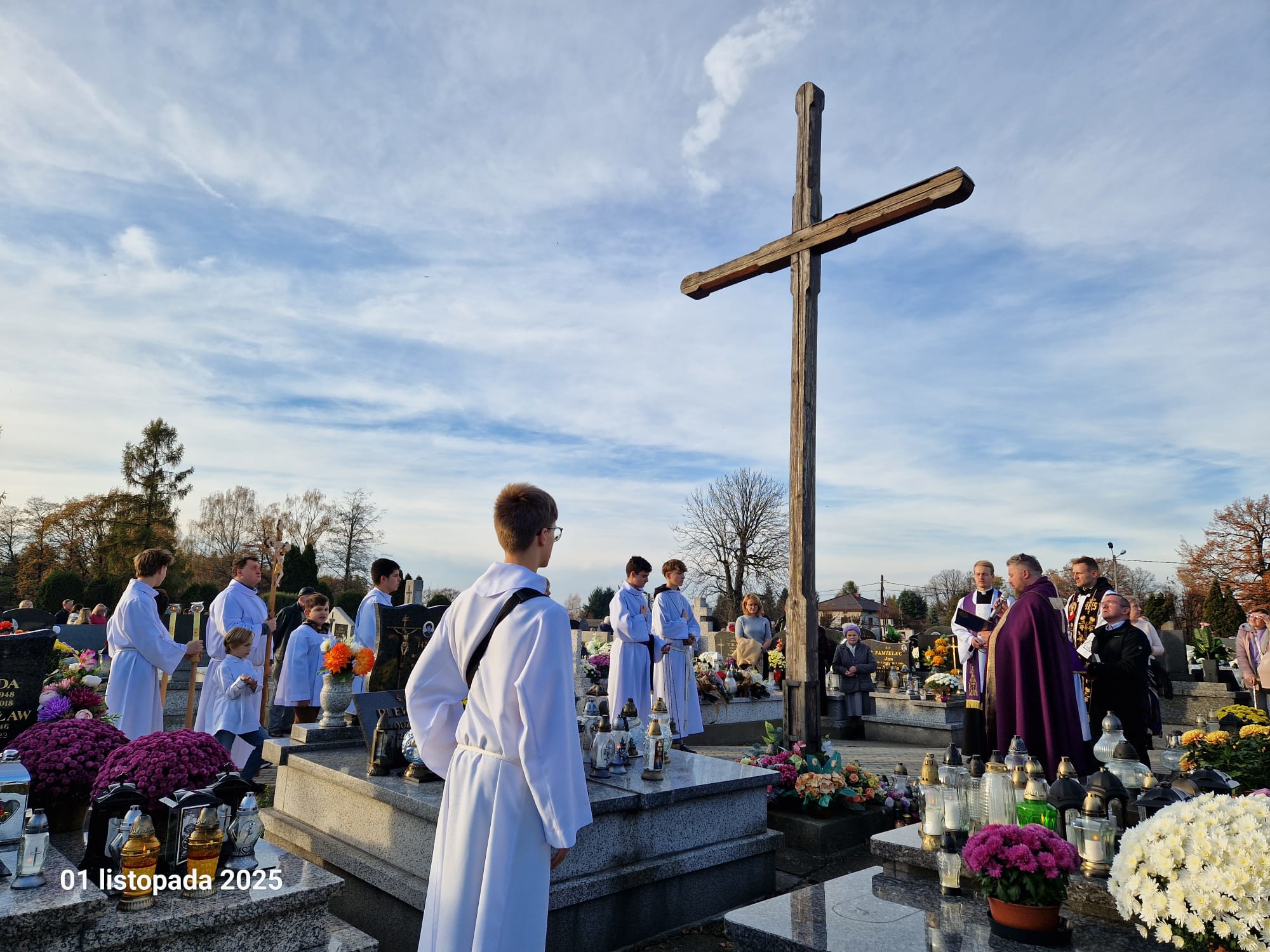 Procesja w Uroczystość Wszystkich Świętych - Parafia Jawiszowice św. Marcina Bpa