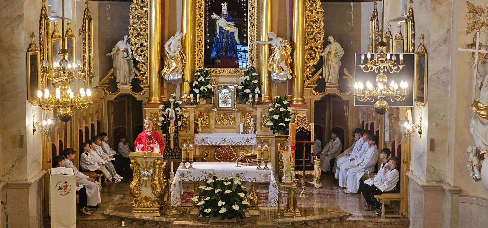 Pielgrzymka do Kościoła Jubileuszowego w Hałcnowie i GOjump - Parafia Jawiszowice św. Marcina Bpa