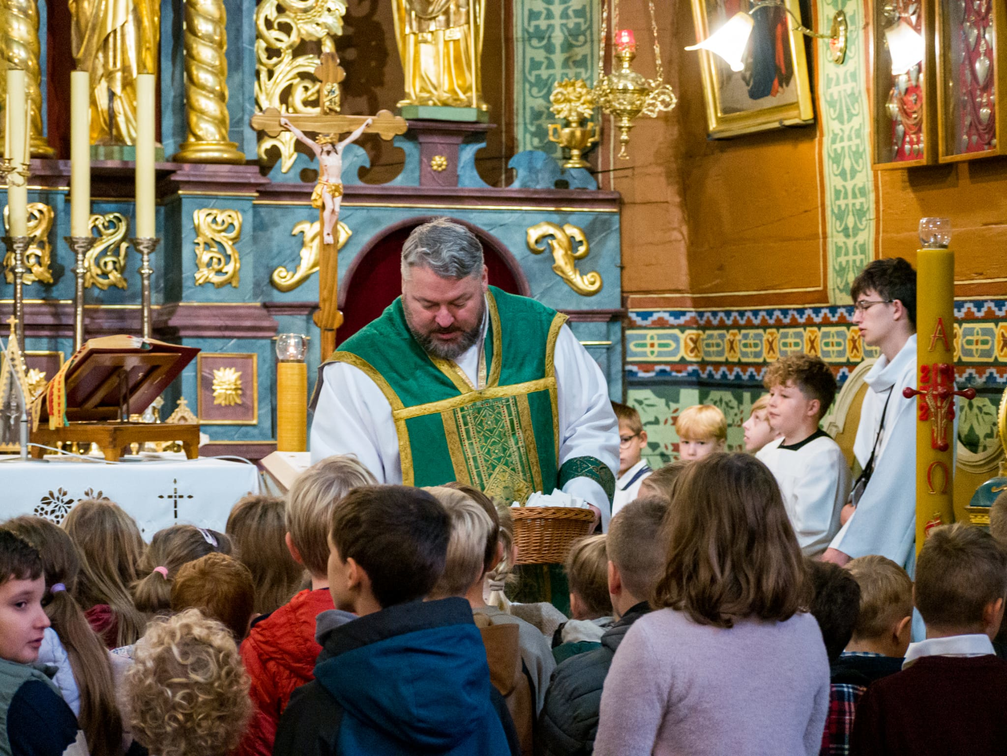 Poświęcenie różańców dla dzieci pierwszokomunijnych