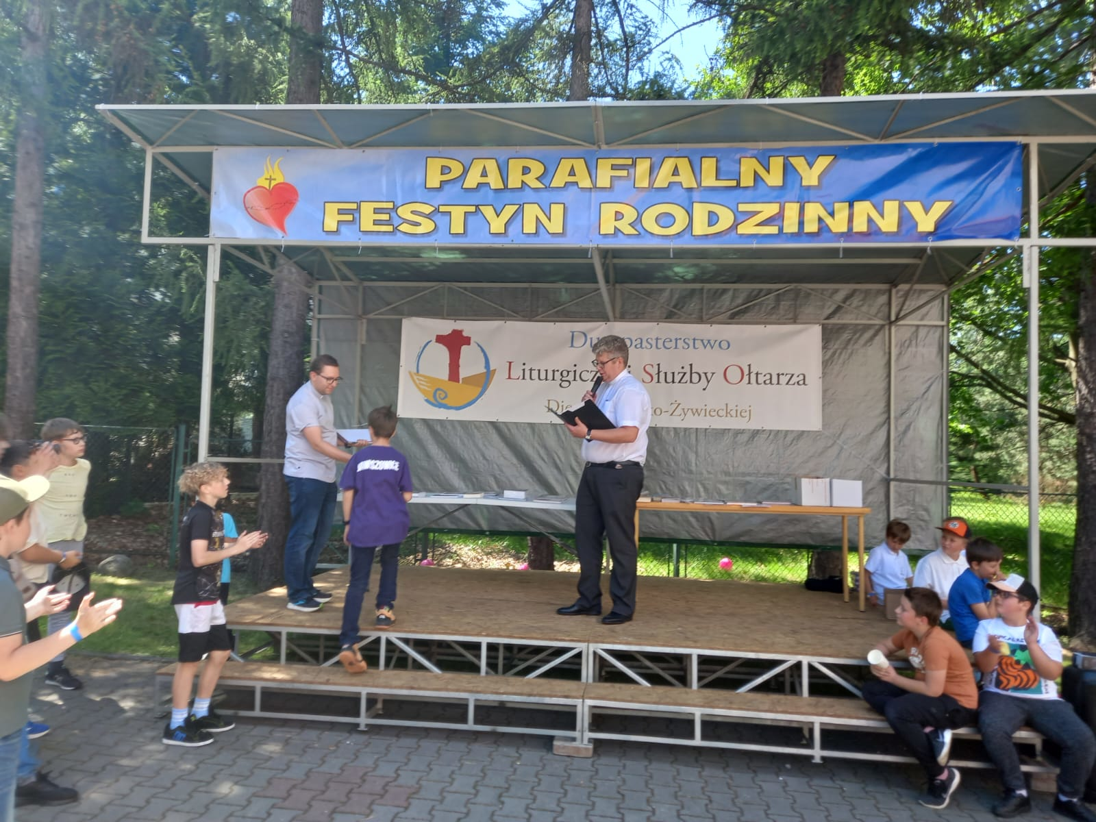 Maksymilian Głąb z diecezjalną nagrodą "Ministranta Roku" - Parafia Jawiszowice św. Marcina Bpa