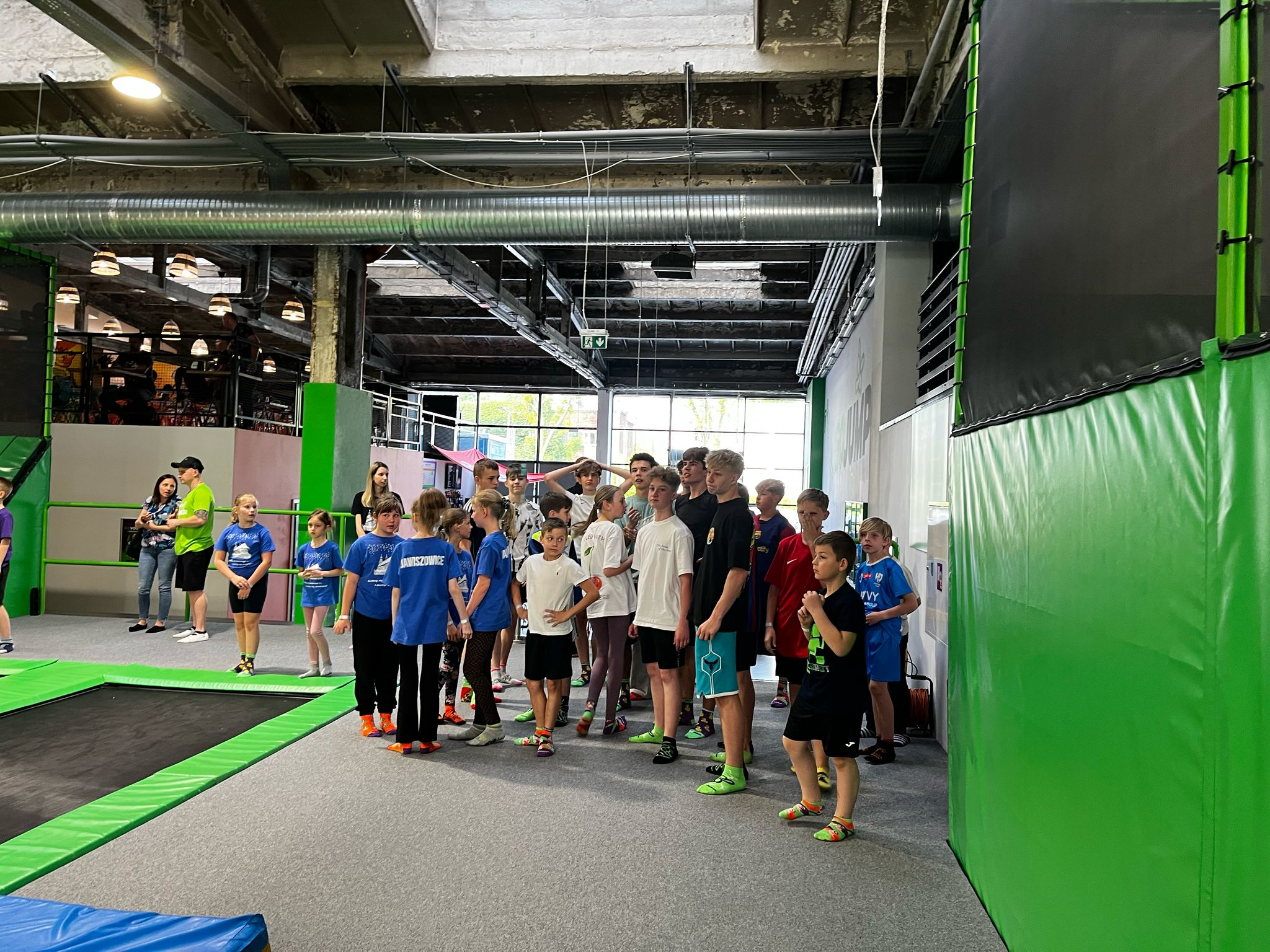 Pielgrzymka do Kościoła Jubileuszowego w Hałcnowie i GOjump - Parafia Jawiszowice św. Marcina Bpa