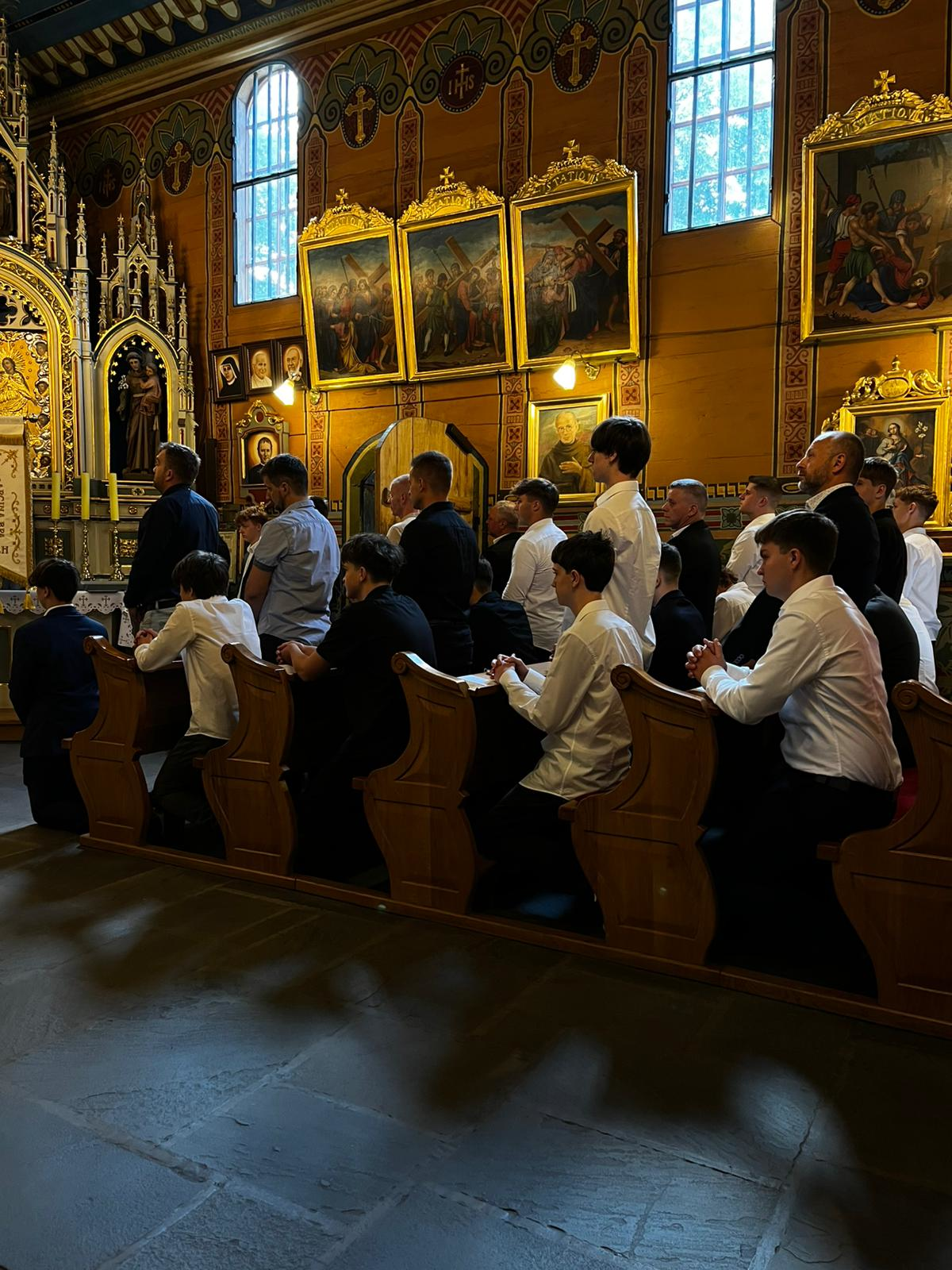 Sakrament bierzmowania pod przewodnictwem bp. Piotra Gregera - Parafia Jawiszowice św. Marcina Bpa