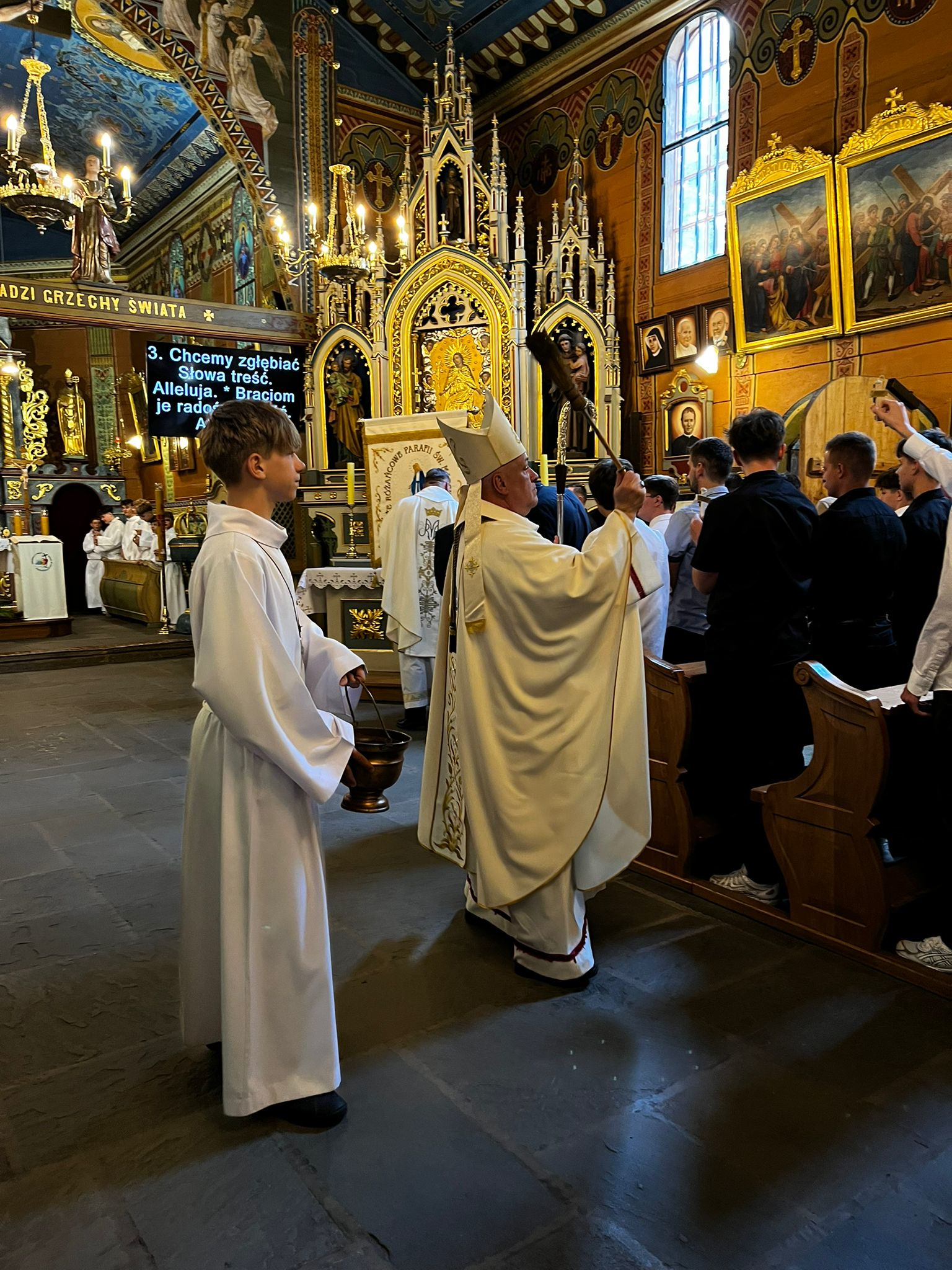 Sakrament bierzmowania pod przewodnictwem bp. Piotra Gregera - Parafia Jawiszowice św. Marcina Bpa