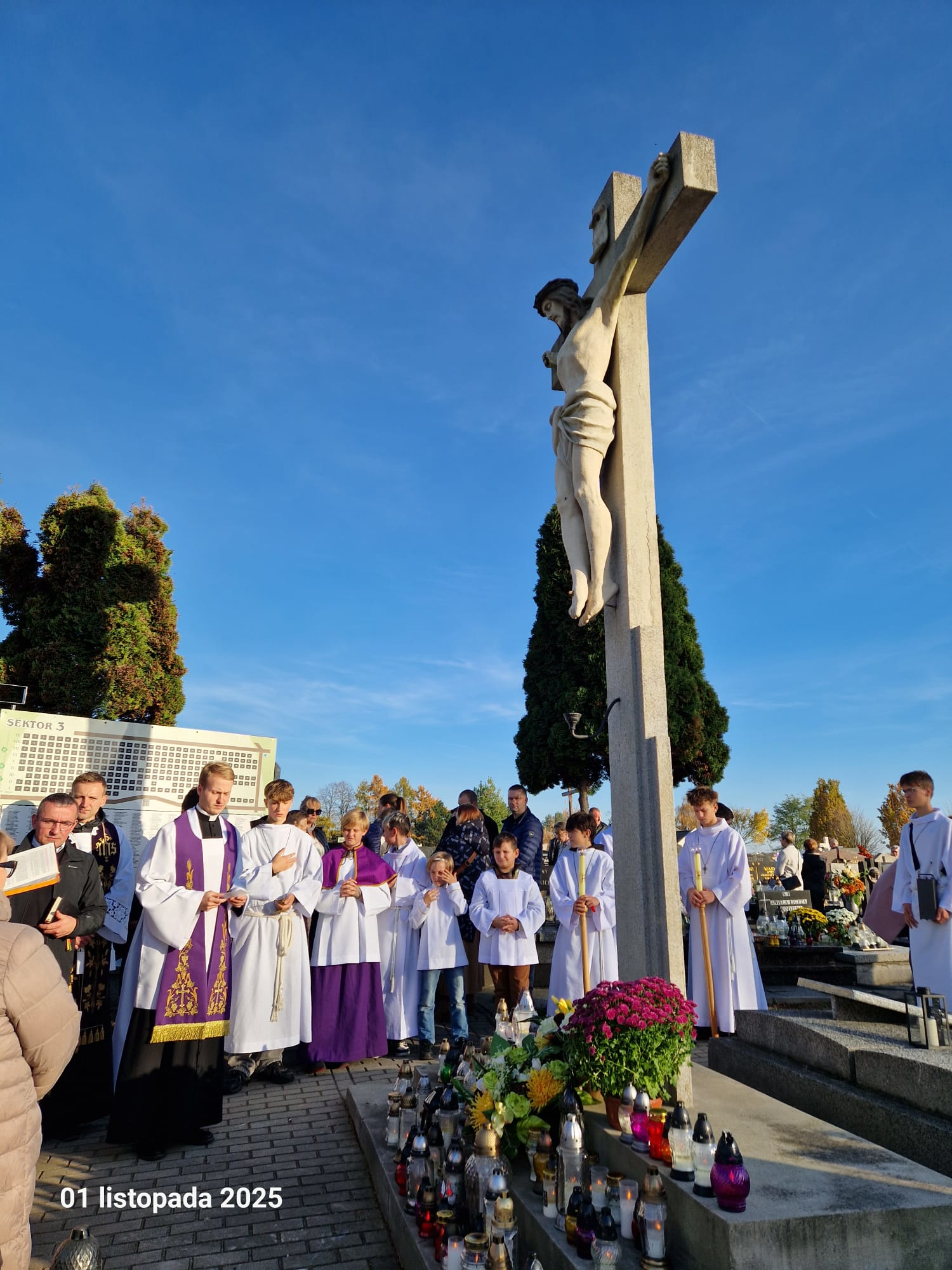 Procesja w Uroczystość Wszystkich Świętych - Parafia Jawiszowice św. Marcina Bpa