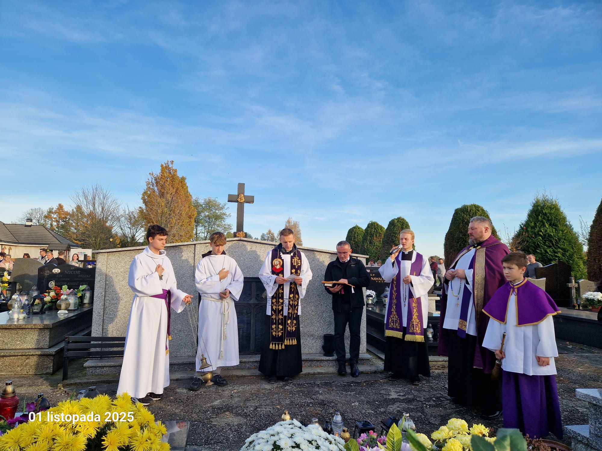 Procesja w Uroczystość Wszystkich Świętych