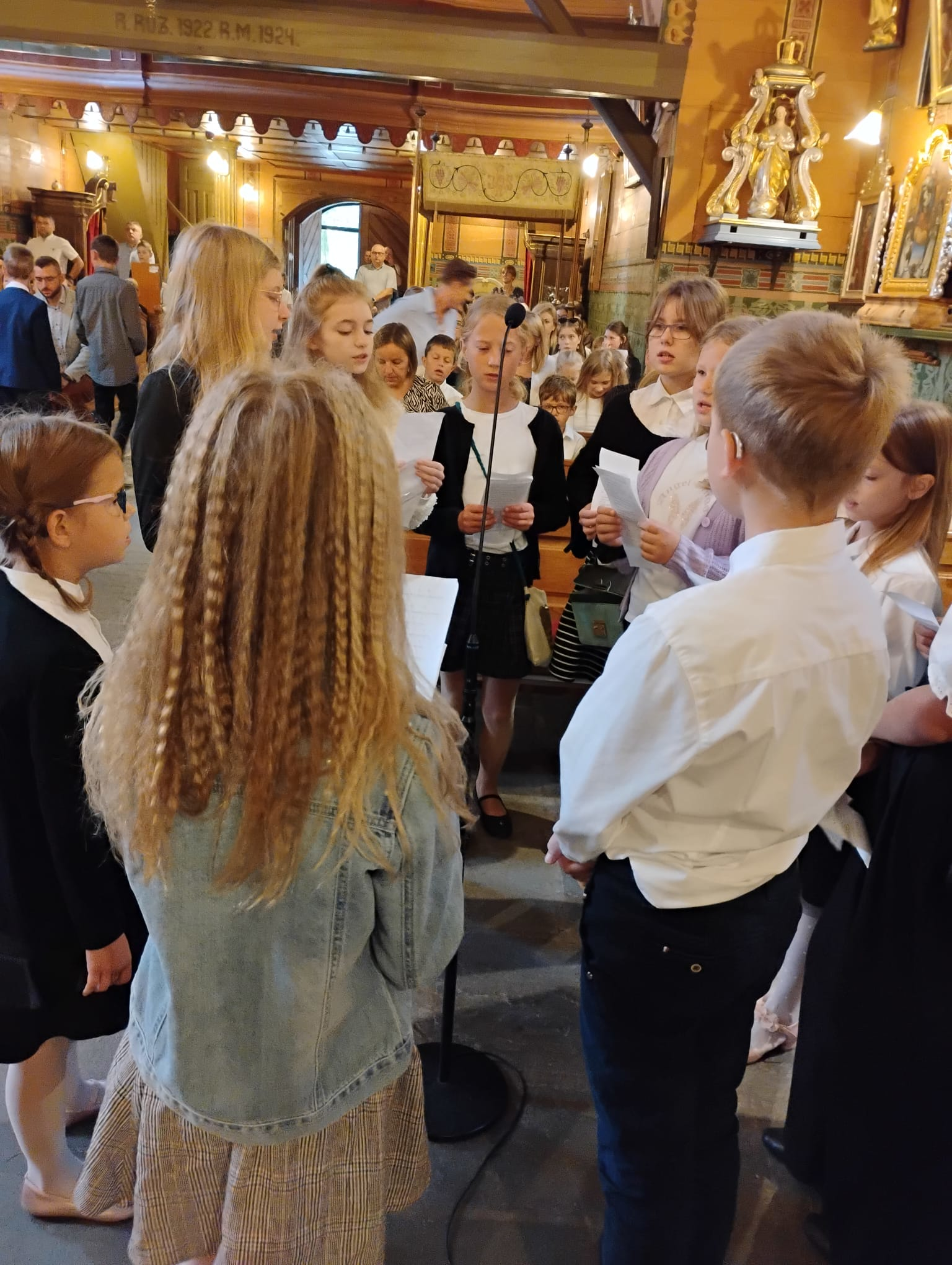 Rozpoczęcie roku szkolnego - Parafia Jawiszowice św. Marcina Bpa