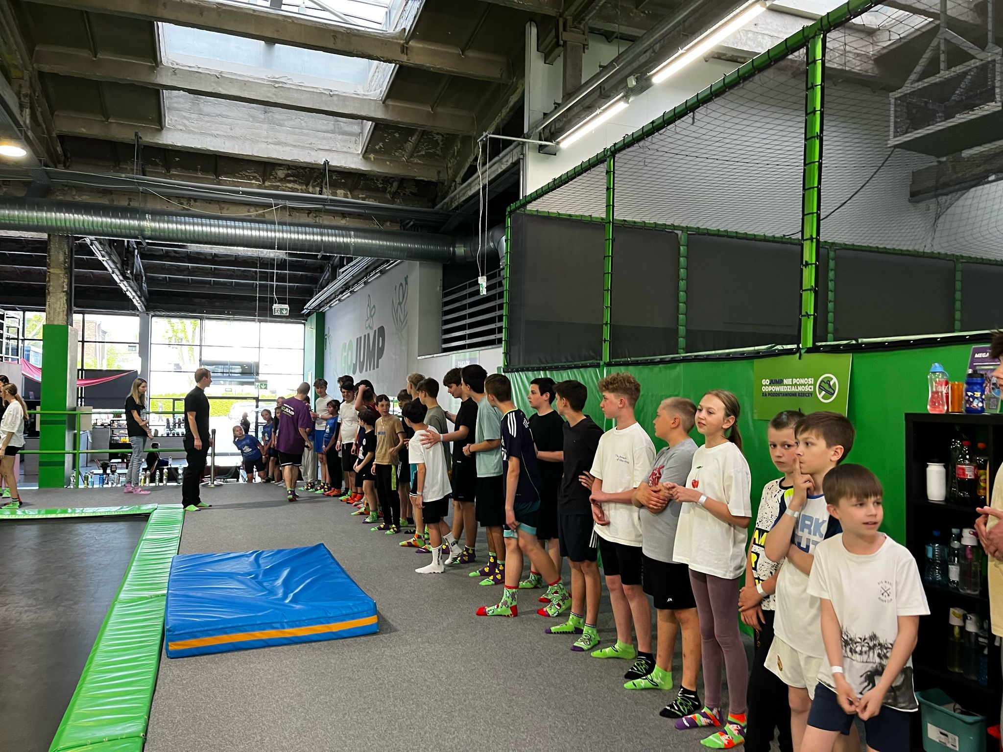 Pielgrzymka do Kościoła Jubileuszowego w Hałcnowie i GOjump - Parafia Jawiszowice św. Marcina Bpa