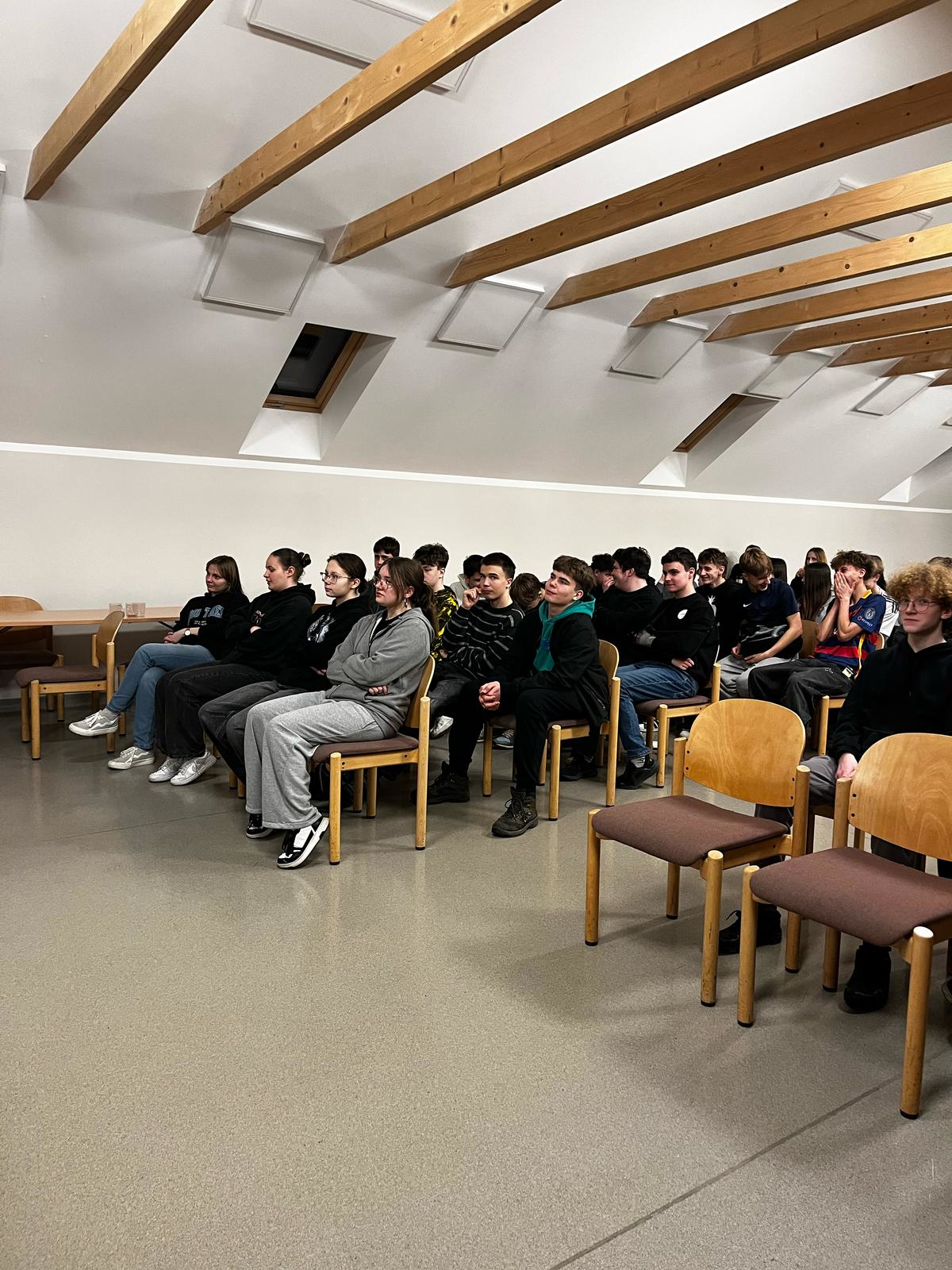 Dekanalne Spotkanie Młodzieży z misjonarką Marceliną Puchałą - Parafia Jawiszowice św. Marcina Bpa