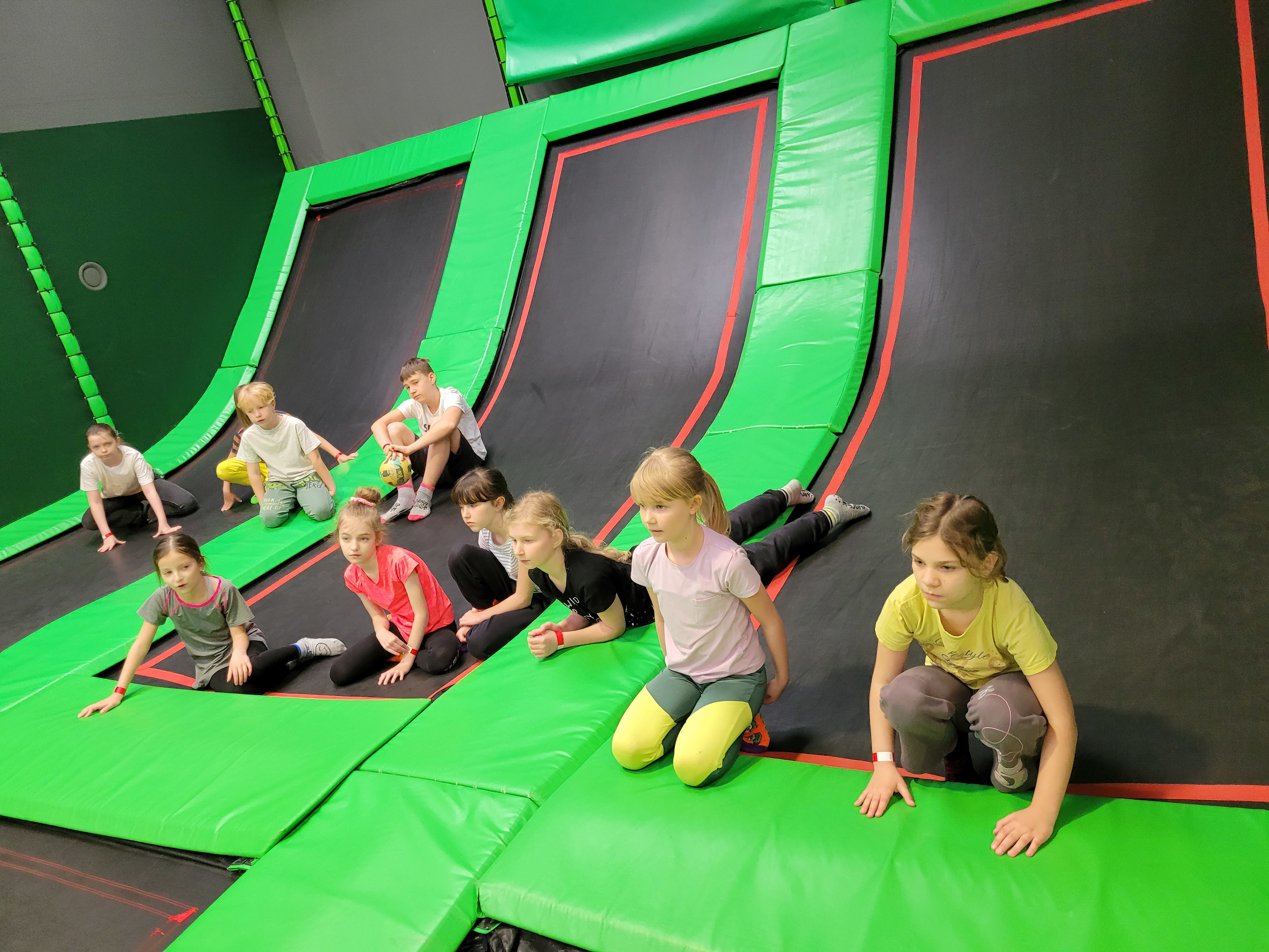 Wycieczka do GOjump Parku Trampolin - Parafia Jawiszowice św. Marcina Bp.