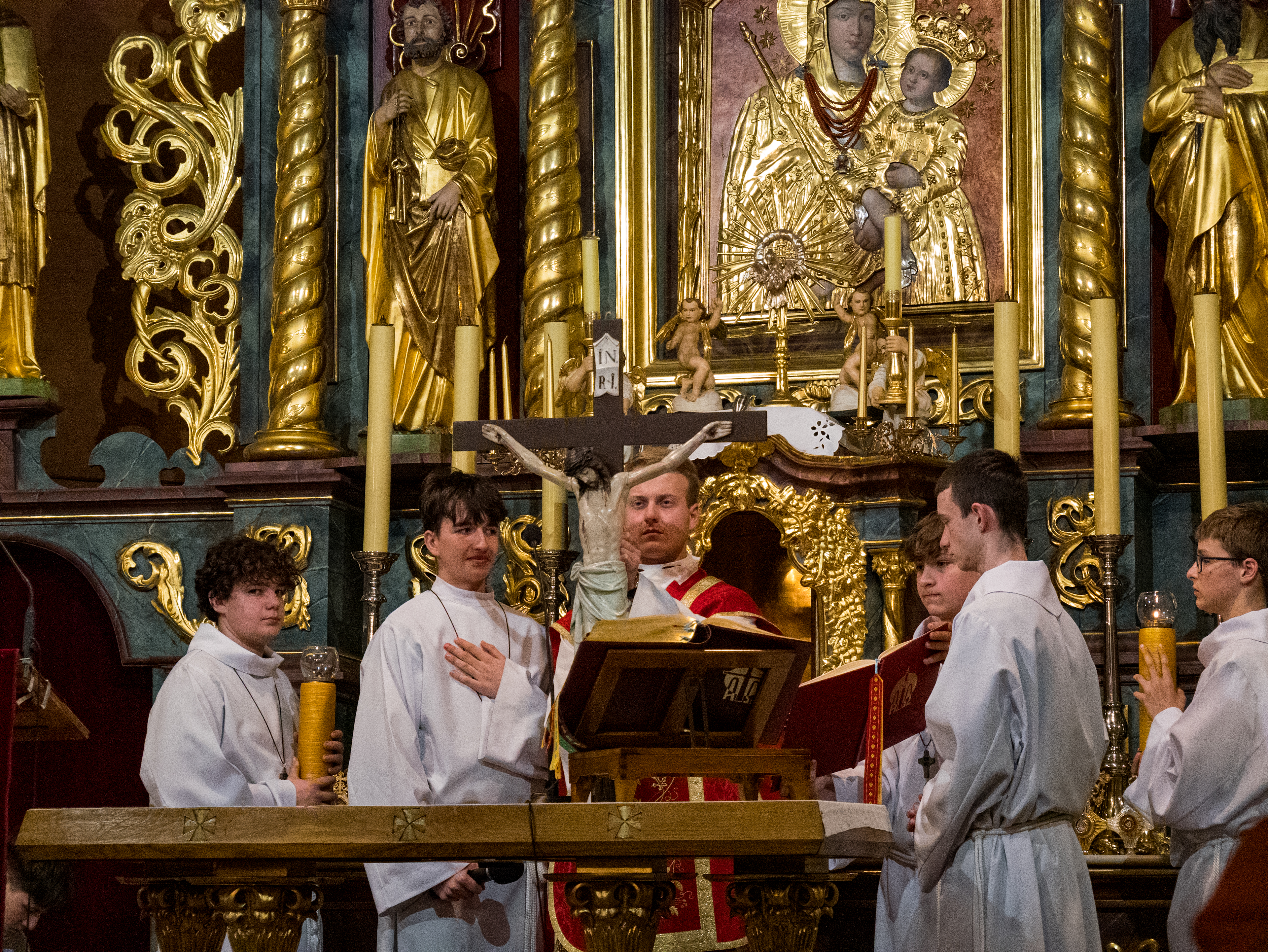 Wielki Piątek - Parafia Jawiszowice św. Marcina Bp.