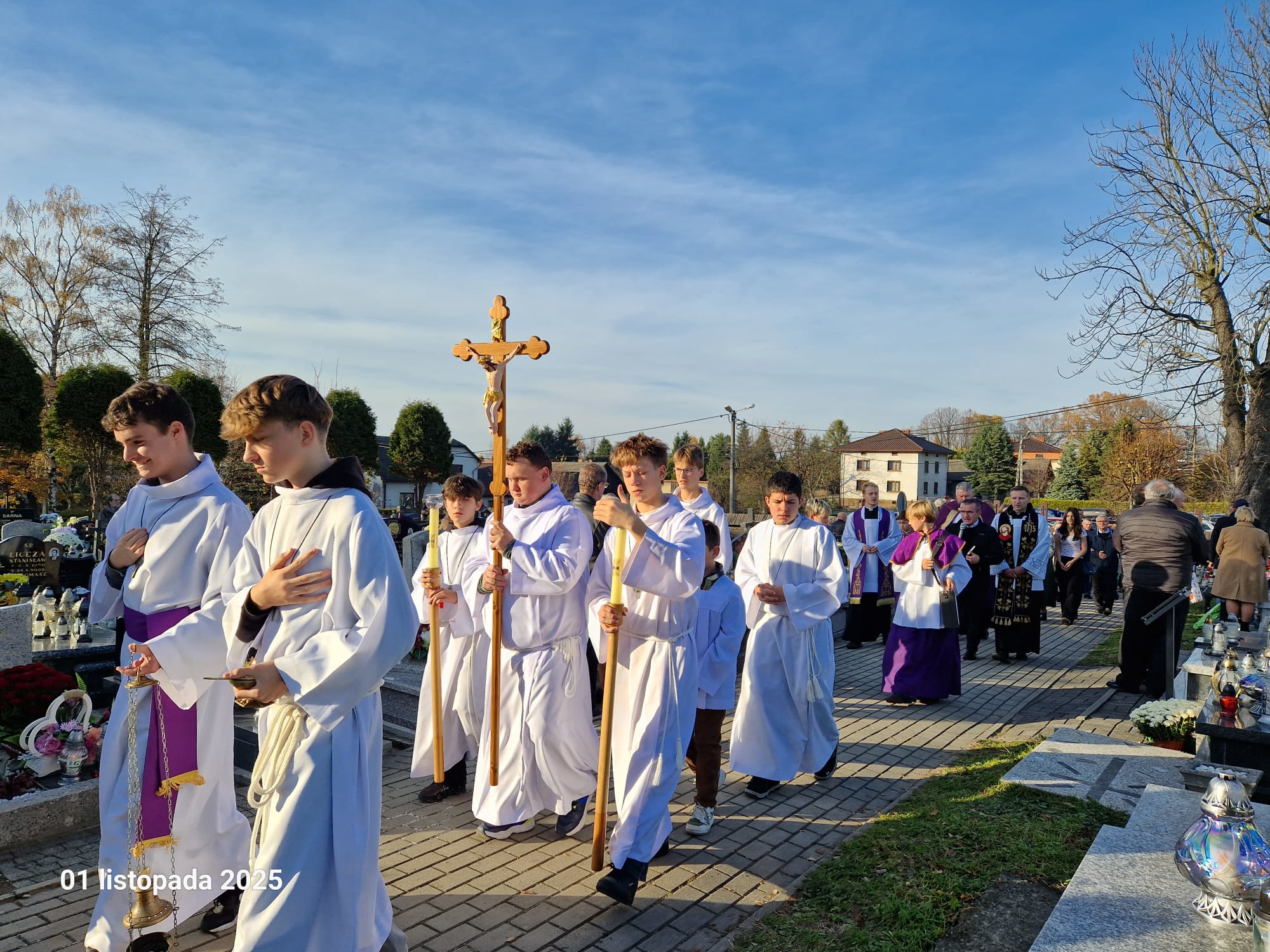 Procesja w Uroczystość Wszystkich Świętych - Parafia Jawiszowice św. Marcina Bpa
