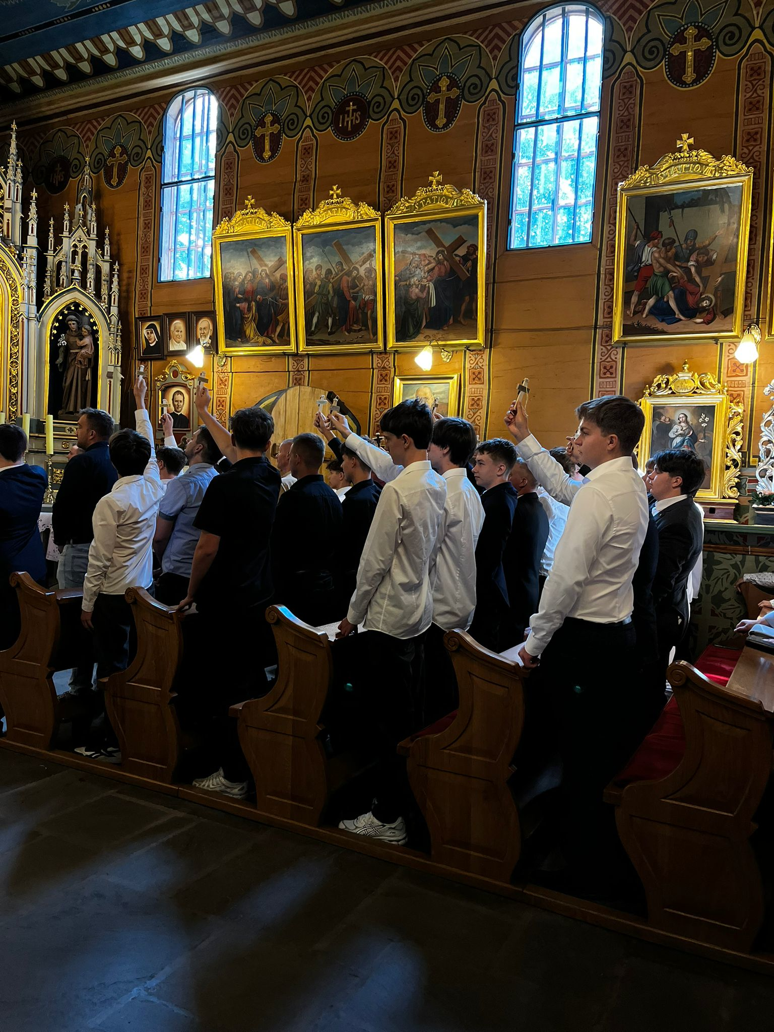 Sakrament bierzmowania pod przewodnictwem bp. Piotra Gregera - Parafia Jawiszowice św. Marcina Bpa