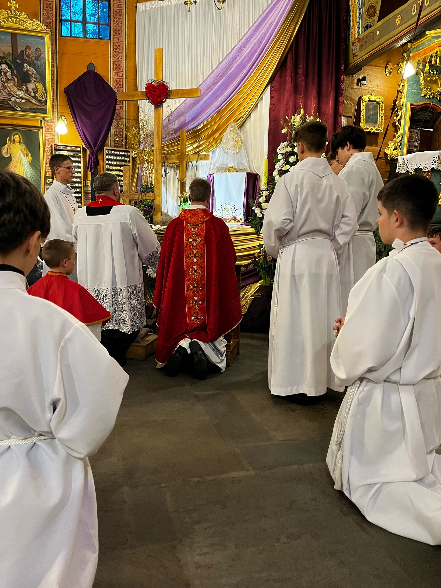 Wielki Piątek - Parafia Jawiszowice św. Marcina Bpa