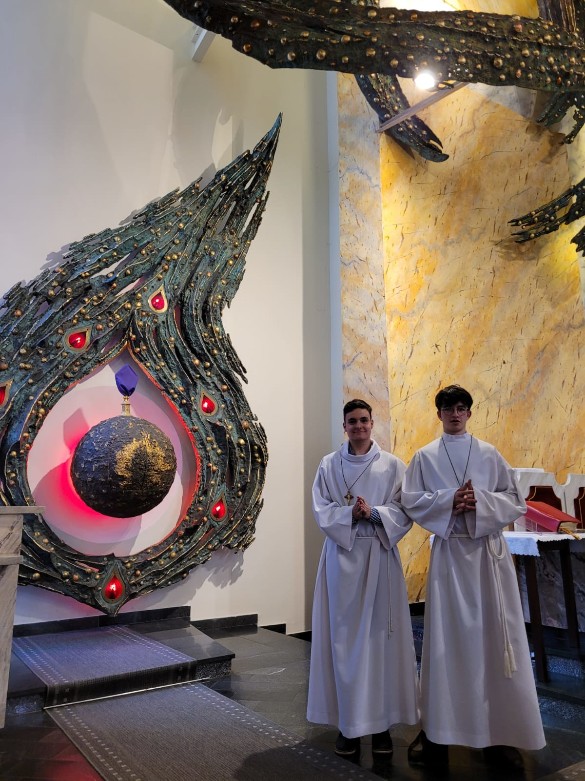 Błogosławieństwo Dariusza i Jakuba do posługi Animatora i Ceremoniarza LSO