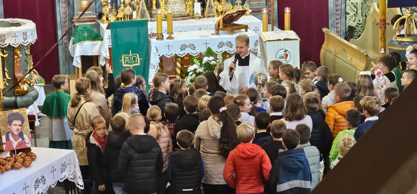 Poświęcenie różańców dla dzieci pierwszokomunijnych