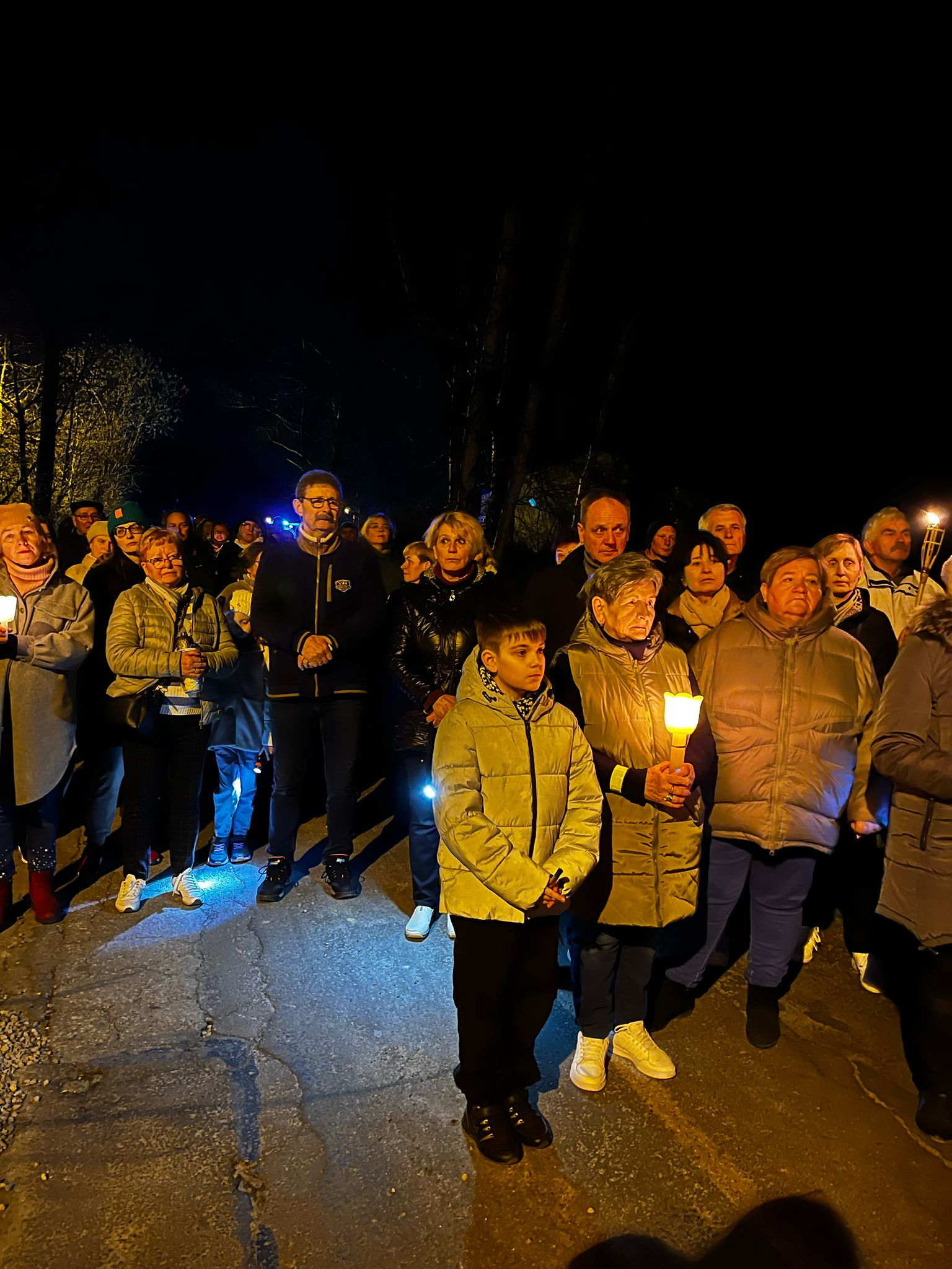 Droga krzyżowa ze św. Janem Pawłem II - Parafia Jawiszowice św. Marcina Bpa