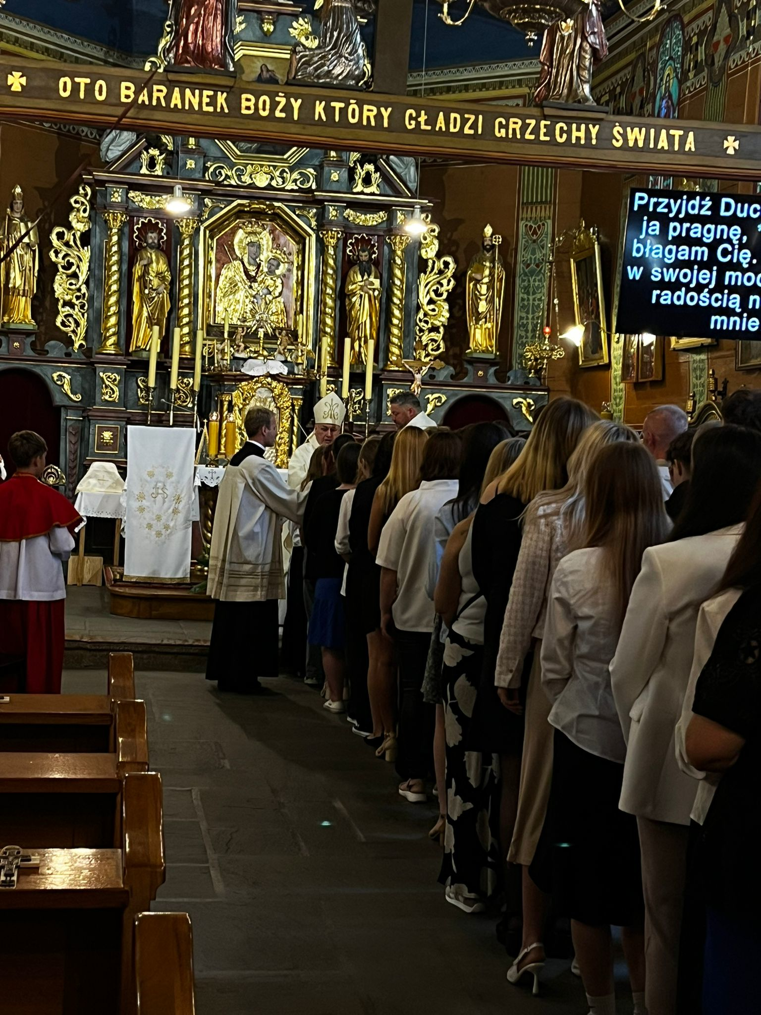 Sakrament bierzmowania pod przewodnictwem bp. Piotra Gregera - Parafia Jawiszowice św. Marcina Bpa
