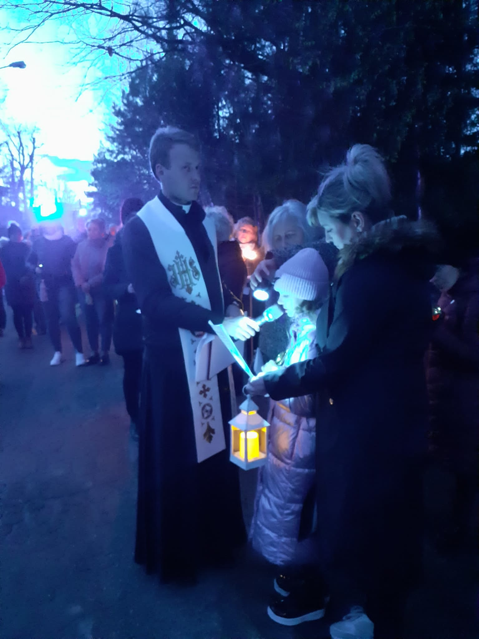 Droga światła ze św. Janem Pawłem II - Parafia Jawiszowice św. Marcina Bp.