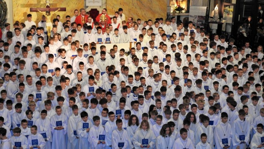 3 naszych ministrantów bp Roman Pindel pobłogosławił na lektorów - Parafia Jawiszowice św. Marcina Bpa