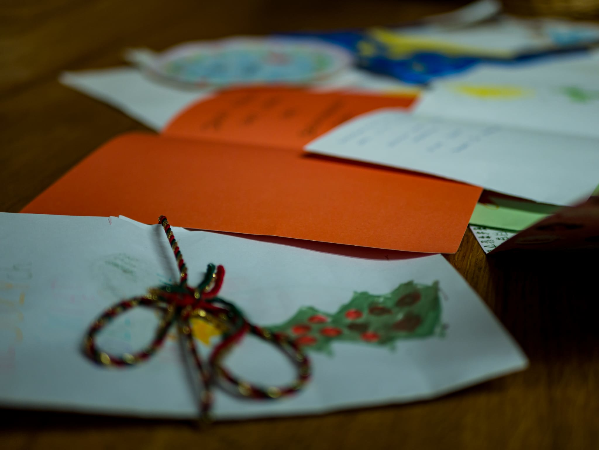 Uczestnicy rorat przygotowali kartki na Boże Narodzenia dla chorych z Parafii - Parafia Jawiszowice św. Marcina Bpa