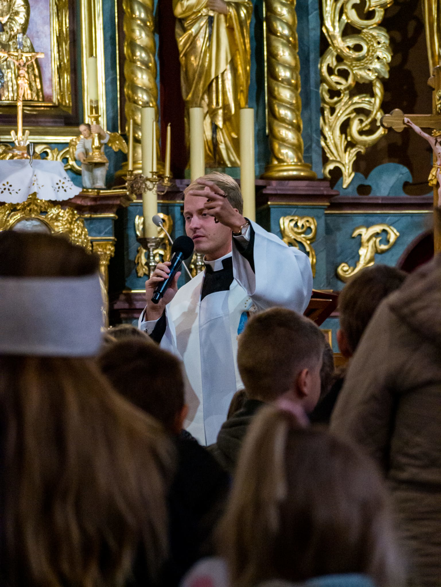 Poświęcenie różańców dla dzieci pierwszokomunijnych